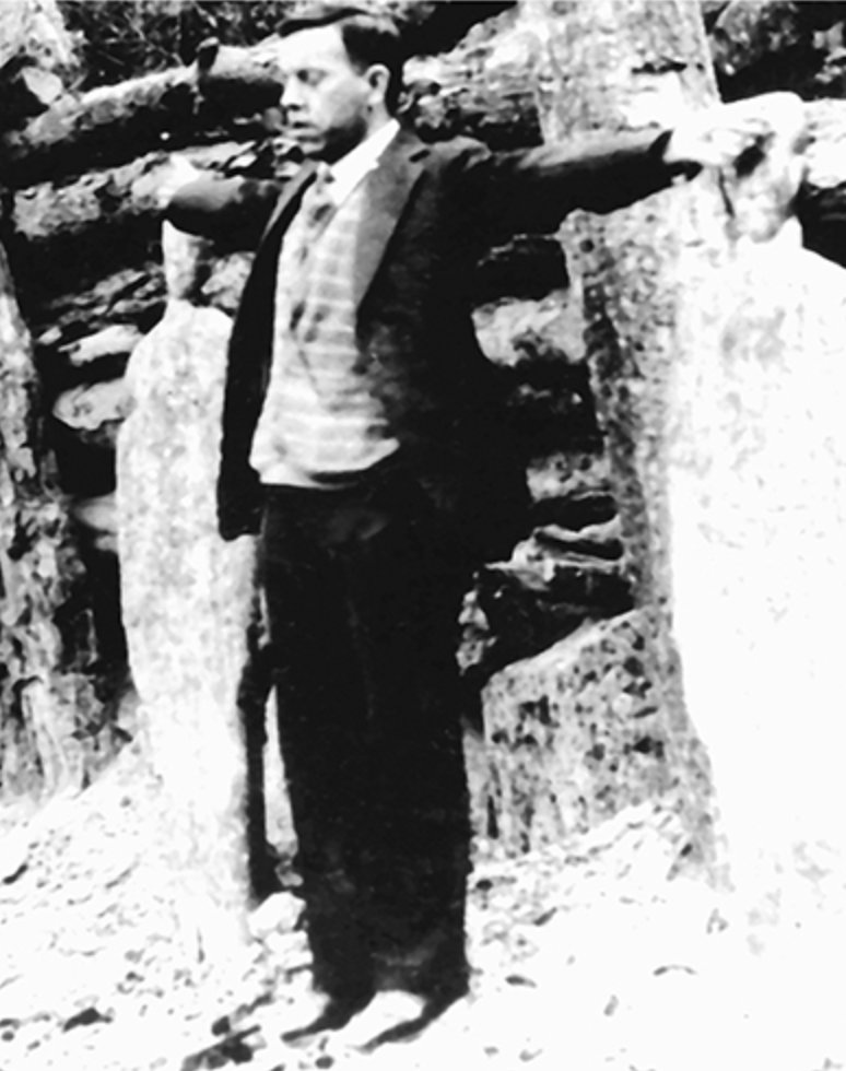 Pronto celebraremos el martirio del Beato Miguel Agustín Pro, sacerdote mexicano. Fusilado el 23 de noviembre de 1927 por orden del Presidente Plutarco Elías Calles, sin previo juicio y por puro odio a la fe. El mismo Calles ordenó que se fotografiara el martirio. 
Los católicos