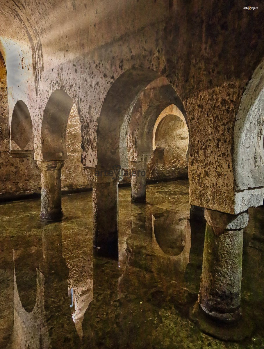 Aljibe del Palacio de los Veletas, una de las maravillas que nos ofrece Cáceres (Extremadura). Fue construido en el S. XII y prestó servicio hasta el S. XIX
#BuenosDias #FelizMiercoles