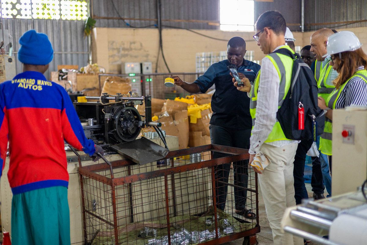 StandardWave_ug's tweet image. Is your car due for a service? 
Don't compromise on quality. We has the essential parts you need to extend your engine's life.
🔹 Filters: Air, Oil, &amp;amp; Fuel
🔹 Brakes: Durable Pads for safe stops
🔹 Lubricants: For peak performance
Reliable parts. Unbeatable prices.