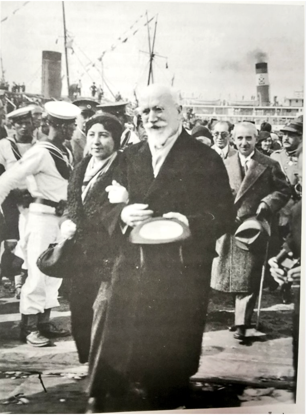 3-) Mustafa Kemal'in TBMM'de alkışlattığı Venizelos, Lozan'da Yunan ordusunun yaptığı sivil katliamlarını ve işlediği "savaş suçunu" kabul etmiş ancak görüşmeler sırasında "Yunanistan'daki Türkleri de soykırıma tabi tutabilecekleri" tehdidini savurarak 640 bin savunmasız Türk'ü