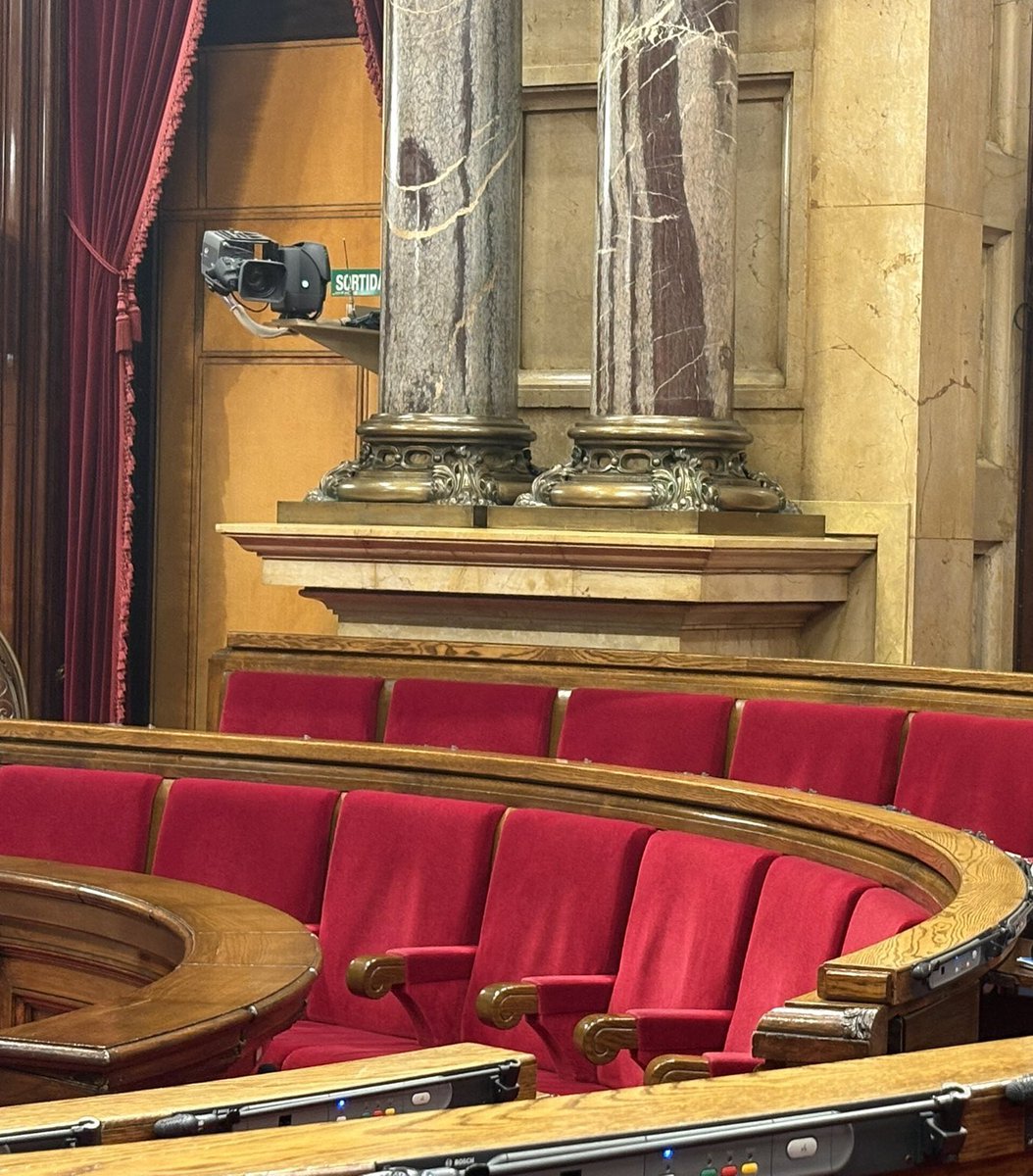 viquirepublica's tweet image. Bitllets d’avió pagats, després del numeret amb la flotilla, 35 dies faltant a la feina, cobrant sou íntegre i dietes sense assistir a treballar i ahir buiden el Parlament per un partit de futbol i aquí no passa res.

Absentisme laboral, en tota regla, amb sous públics, de més de…