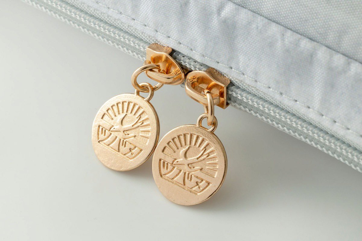 japancapsuletoy's tweet image. 【みんなのツバメノート クリアポケットが楽しいポーチBOOK】 
1月6日(火)発売の雑誌付録。 
a.r10.to/hkFbsz #pr