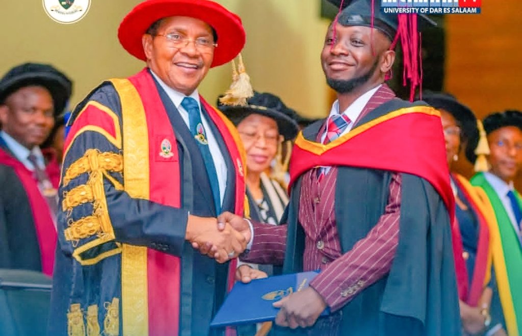 MsomiKhan18's tweet image. Best Student wa UDSM 2025 👊