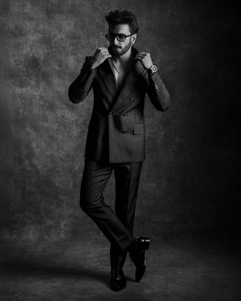 filmfare's tweet image. #RanveerSingh looks absolutely classy and chic in a stunning formal fit. 🤌🏻✨

#Celebs