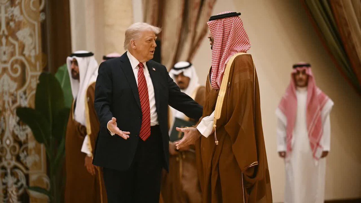 ترامپ قراره حدود ۳۰۰تا تانک بده لبنیاتی بن سلمان، قرارداد تعدادی اف۳۵ هم بستن.

💬خلاصه بدجود بدوش بدوش به‌راهه.