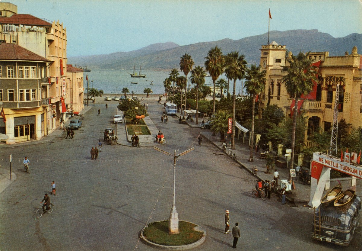 fosmanca's tweet image. Bu iki meydanın ortak özelliği nedir ?
@Hatayist 

İskenderun                                     Paris