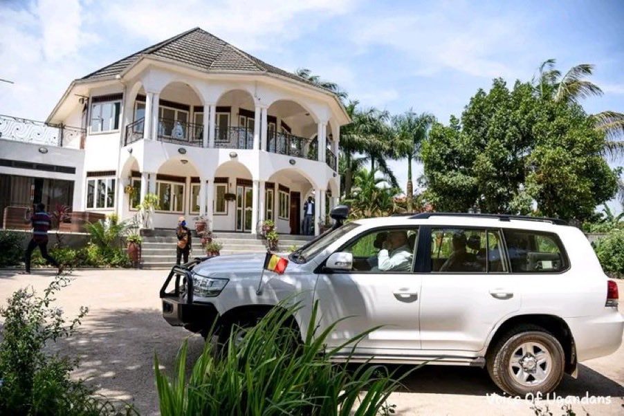 AsiimireDebbie's tweet image. Bobi wine has really sacrificed a lot for Ugandans,imagine he left his mansion and decided to sleep in such a room because of us