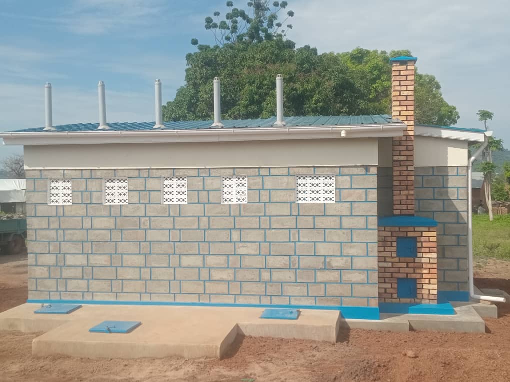 InnAfricaLtd's tweet photo. Completed drainable pit latrines for boys and girls in primary schools in Terego district. Boys' latrine with urinal and girls' latrine with washroom and incinerator attached.
#competedworks #washfacilities #construction #incinerator #urinals #drainablepitlatrine #WASH #Terego https://t.co/tB0UY3xwf0