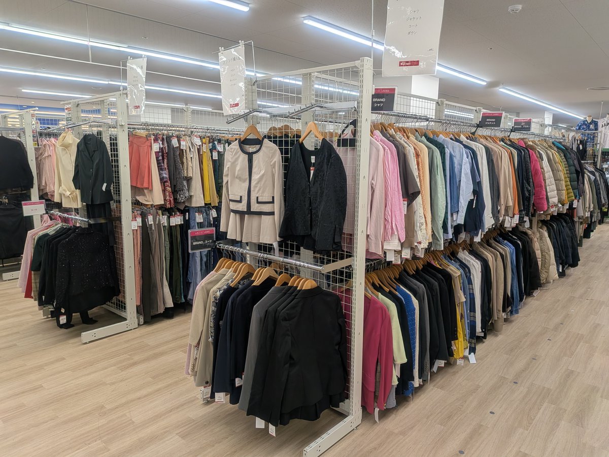 wattmann_cgs's tweet image. ワットマンBLiX茅ヶ崎店　オープンまであと８日✨
３つの業態「スタイル👚」「テック💻」「カメラ📷」が一緒に楽しめる店舗となっております👍
本日は建物の外観の一部と「スタイル」の売場を公開します❗️
明日以降も写真を公開しますのでお楽しみに😄