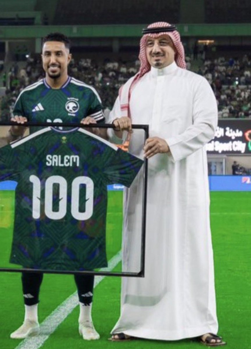 #الفاشلين
صورة تجمع اثنين #انجازاتهم مع #المنتخب_السعودي صفر مكعب بطولات
#تدل_دربها
#فضفضه_مشاعر
#مختصر_الكلام
#حقيقة_يجب_ان_تدركها
#حقيقه_لايمكن_انكارها
#كريستيانو_رونالدو
#النصر_سيّد_الانديه_وكبيرها