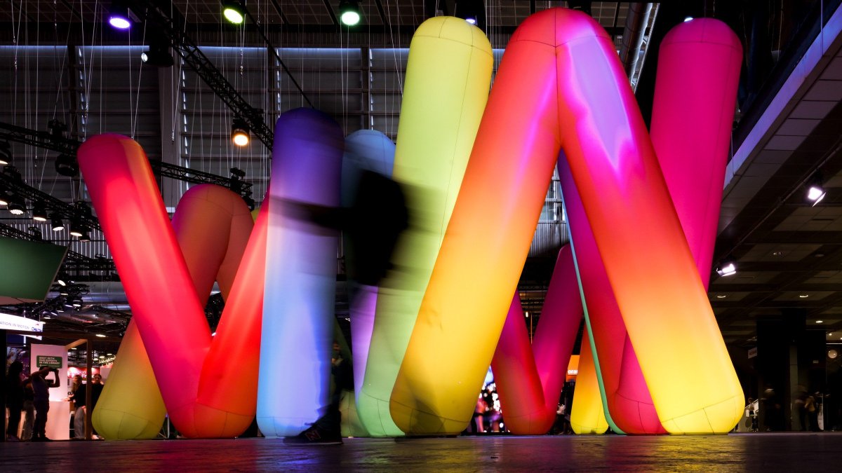 emiliemarquois's tweet image. #InfoVivaTechDuJour @VivaTech veut faire peau neuve pour ses 10 ans !
👉 Changement de nom
👉 Déménagement dans le pavillon 7, le + grand de la Paris Expo
👉 3 niveaux : Discovery et Pitch Studio (niveau 1), Stage One (niveau 2), The Box (niveau 3)

#VivaTech #Innovation