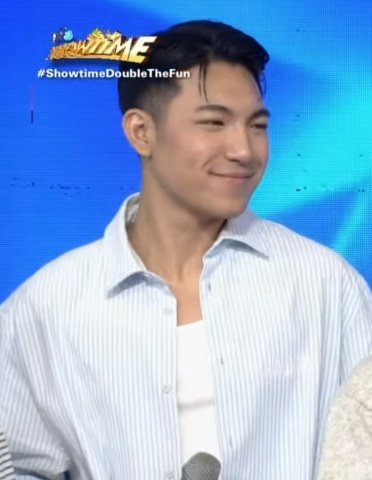 iLoveDarren_24's tweet photo. So charming and very neat and freshh in white!!🥰✨
#DARREN @Espanto2001
#ShowtimeDoubleTheFun https://t.co/H8JRyaru4b