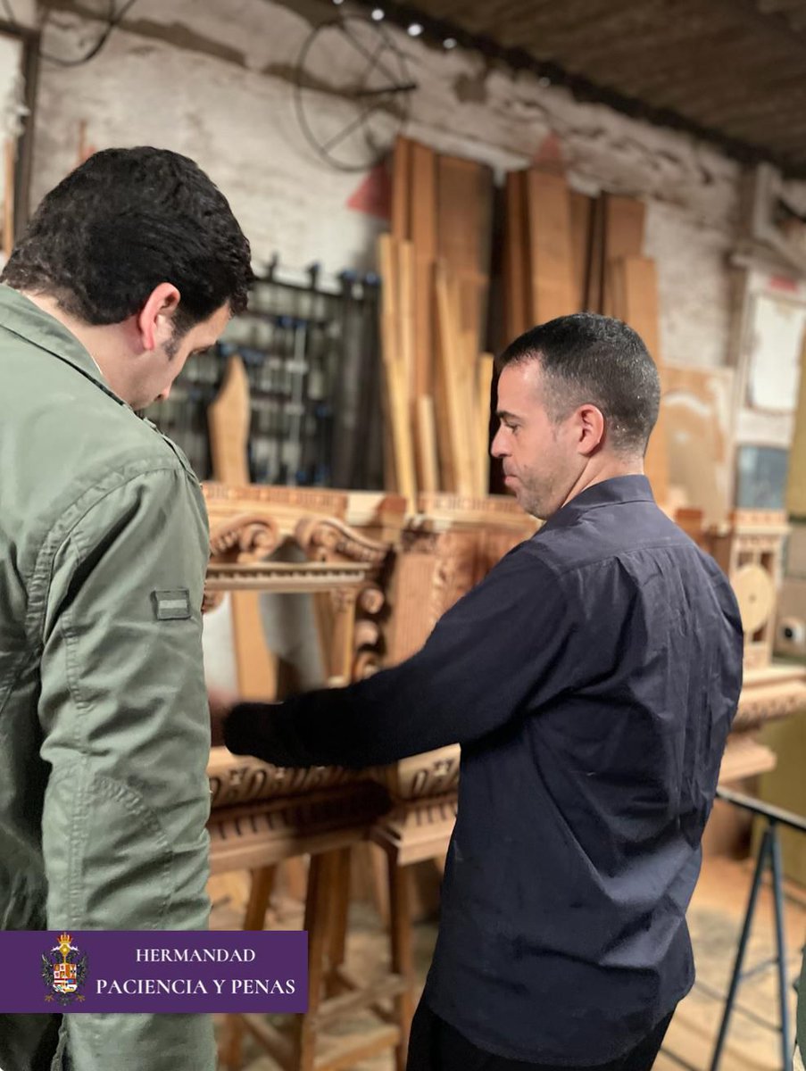 Avanzan los trabajos del nuevo paso del Señor de la Paciencia de <a href="/PacienciayPenas/">Paciencia y Penas</a> 

Con diseño de Luis Ignacio Sánchez-Aragón, se está realizando en el taller de Felipe Martínez Oliver (en la imagen, a la derecha)