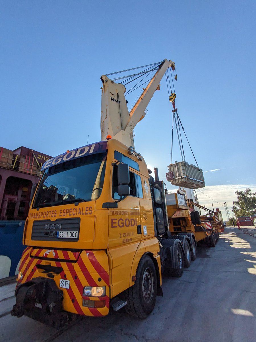 Desestiba de transformadores eléctricos en la Terminal Portuaria Esclusa <a href="/LSevitrade/">Sevitrade</a>, <a href="/PuertoDeSevilla/">Puerto de Sevilla</a>.

Algunos de ellos pesaban casi 300 tn.

<a href="/PuertosEstado/">Puertos del Estado</a> <a href="/SevillaZF/">Zona Franca Sevilla</a> <a href="/Ayto_Sevilla/">Ayuntamiento de Sevilla</a>