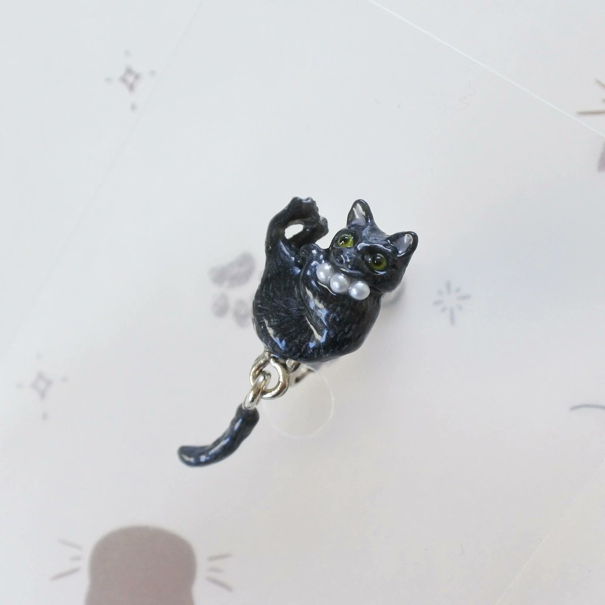 sasacojunior's tweet photo. Cats can’t taste sweetness🐈
Their sweet-taste gene (T1R2) doesn’t work, so food with or without sugar tastes nearly the same.
They notice smell and texture, not “sweetness.”
Cats live in a different flavor world from us.
#Cat #ArtistOnX #HandmadeArtist https://t.co/Dq0gfyQNDX