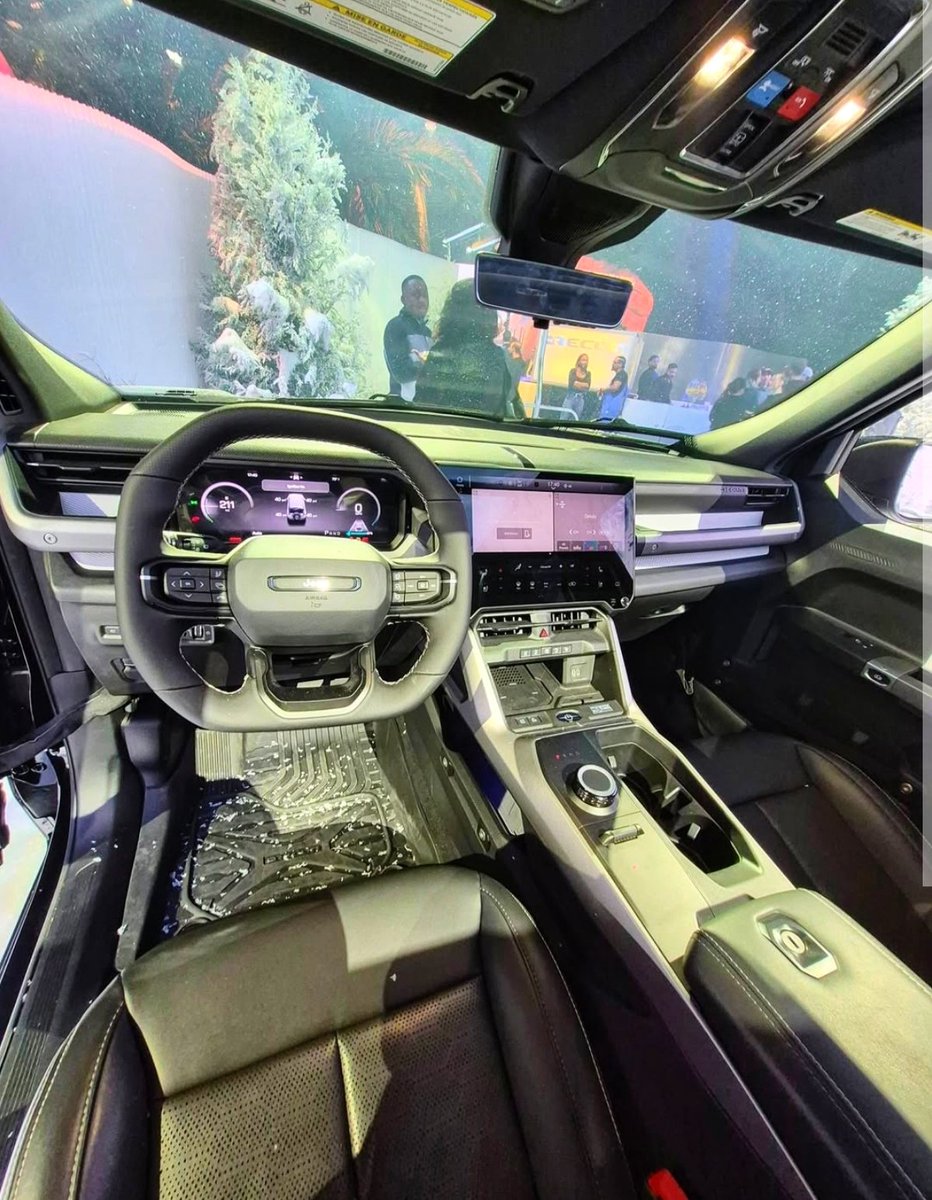 The new Jeep Recon all-electric SUV.

478kW Power / 840Nm Torque 
0-100km/h in 3.6s
100kWh battery ~ 400km range
About 610mm wading depth

📷carswithrobby