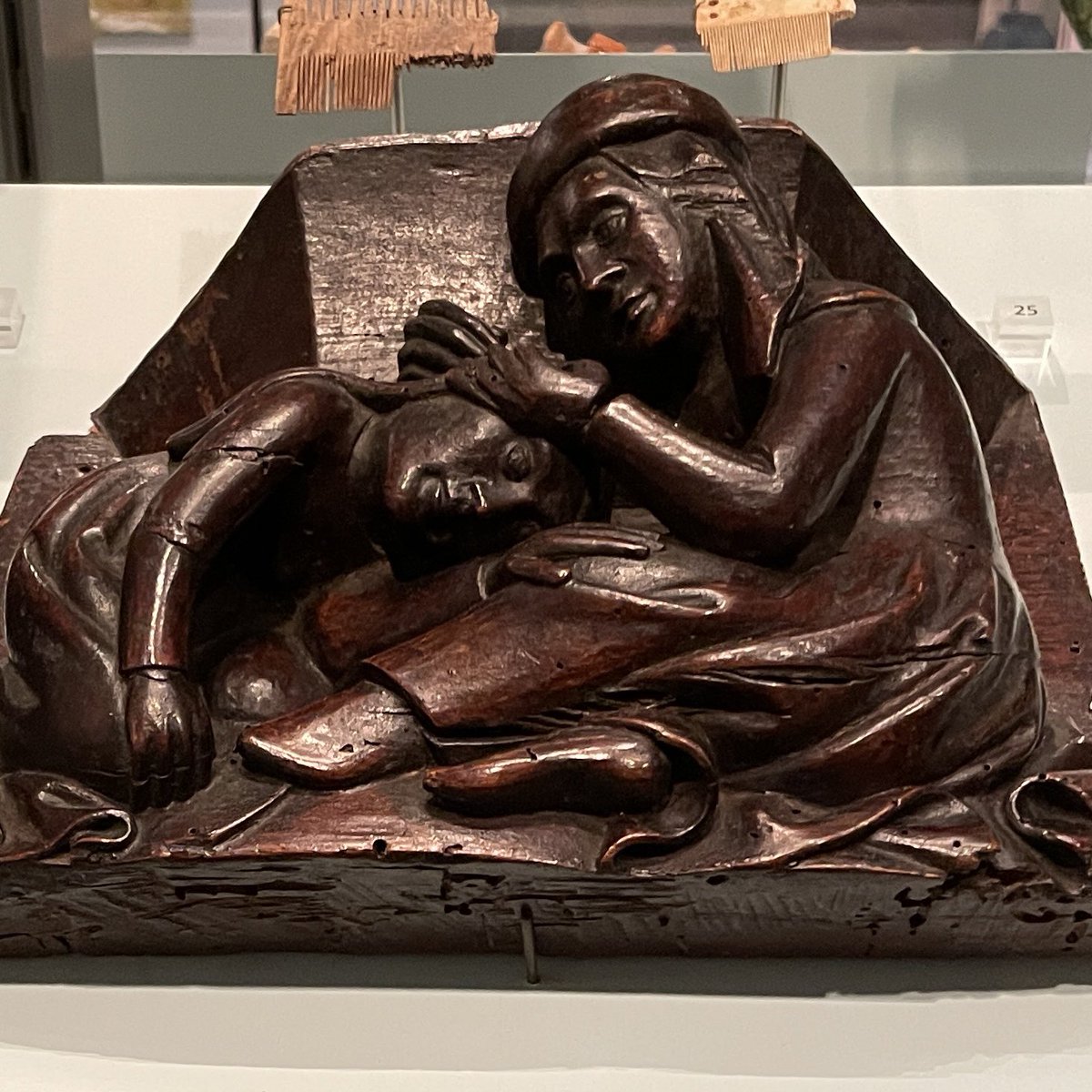 RAGriggsauthor's tweet image. Misericord
Around 1400-1500
From  the Harry Hems Collection
On display at Royal  Albert Museum, Exeter 

A lady picking nits from her companion&apos;s hair.

📷 from a visit in  2023

#woodcarvingwednesday
#woodensday #medieval