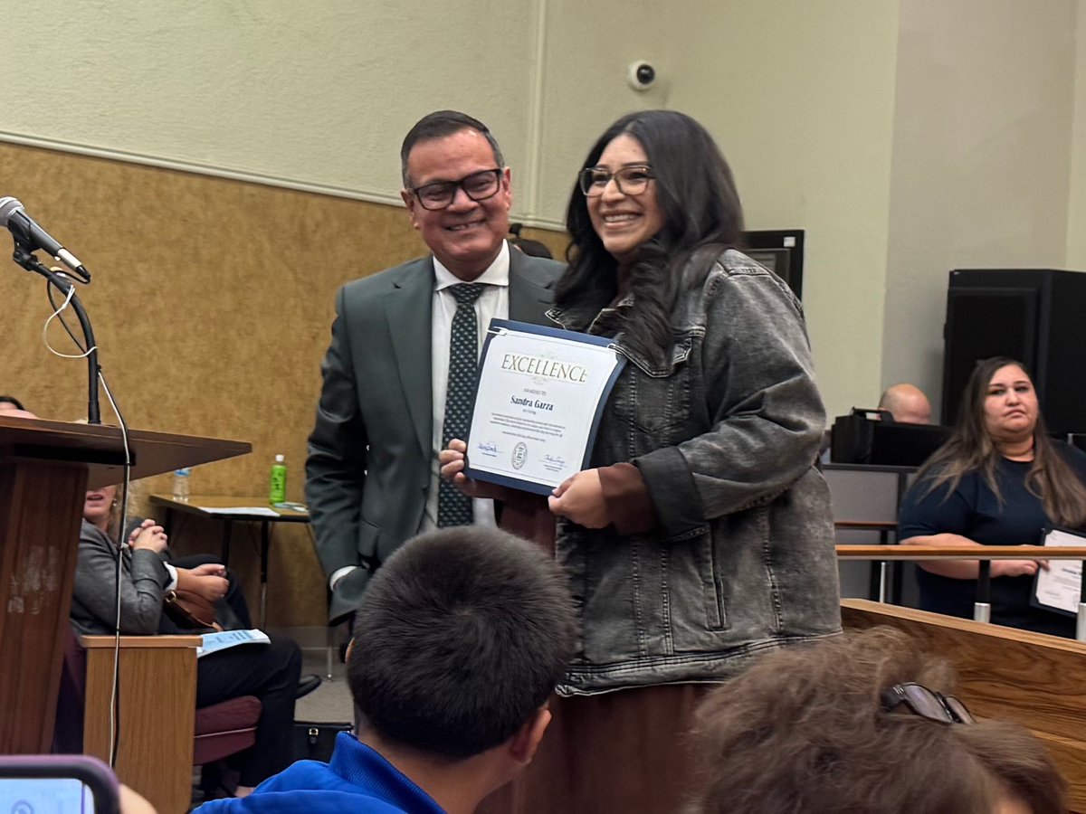 Franklin_BCSD's tweet photo. Congratulations Ms. Grillo and Mrs. Garza on earning the Excellence in Education Award. Way to shine! https://t.co/BpUC5Oy9DR