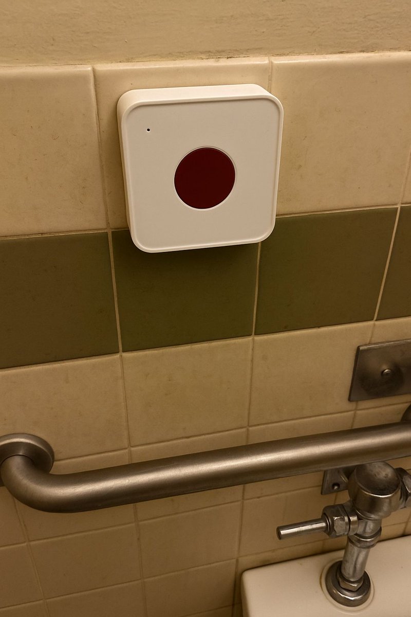 Minew_Tech's tweet image. School Safety Blind Spots? Restrooms &amp;amp; hallways are critical risk areas. Delayed response = higher risk for students &amp;amp; staff.
The 𝐋𝐁𝐌𝟎𝟏 𝐋𝐨𝐑𝐚𝐖𝐀𝐍 𝐒𝐦𝐚𝐫𝐭 𝐁𝐮𝐭𝐭𝐨𝐧 eliminates these blind spots. 

Strengthen compliance now: minew.com/product/lbm01-…

#SafetyFirst
