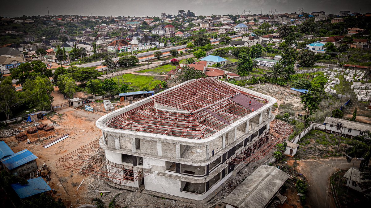 AnambraNewMedia's tweet image. Solution Innovation District (SID) Flagship Building Reaches Roofing Stage

Located at the site of the old Anambra State Government House, the SID is at the heart of the Soludo administration&apos;s vision to create &quot;Anambra Silicon Valley.&quot;

#SolutionContinues
#AnambraIsRising