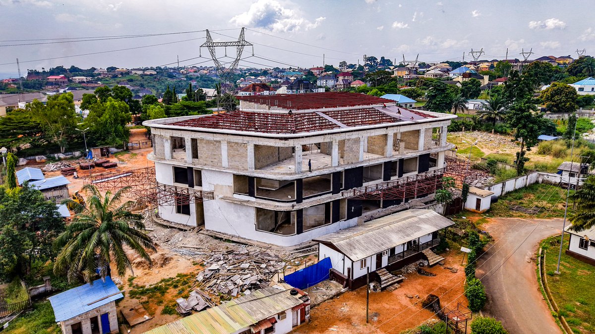 AnambraNewMedia's tweet image. Solution Innovation District (SID) Flagship Building Reaches Roofing Stage

Located at the site of the old Anambra State Government House, the SID is at the heart of the Soludo administration&apos;s vision to create &quot;Anambra Silicon Valley.&quot;

#SolutionContinues
#AnambraIsRising