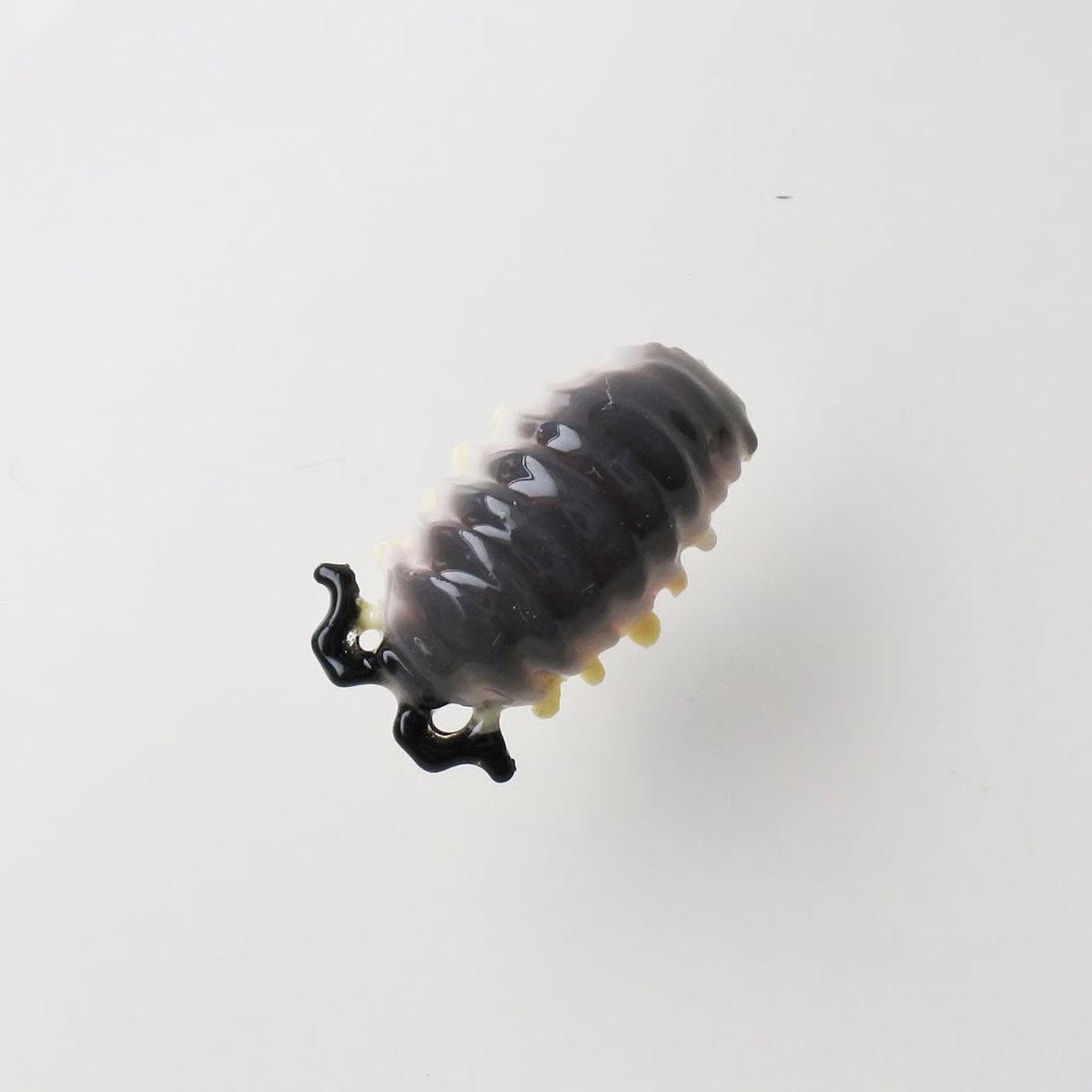 sasacojunior's tweet photo. Pill bugs look like insects, but they’re crustaceans🐚
They’re among the few crustaceans that fully adapted to life on land—
distant relatives of shrimp and crabs.
A tiny creature with a quiet ocean past.
#PillBug #ArtistOnX #HandmadeArtist https://t.co/t51LWOp7MM