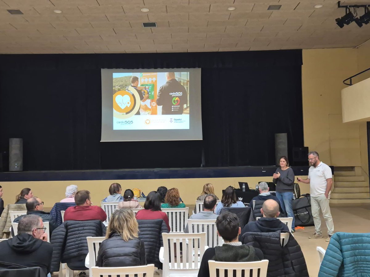 cefboscdetosca's tweet image. ❤️‍🩹 Taller sobre l&apos;ús del desfibril•lador

📌 Membres del club hi van participar aquest dimarts al vespre al Centre Cultural de Les Preses

#BDT1978 #SomhiGrocs