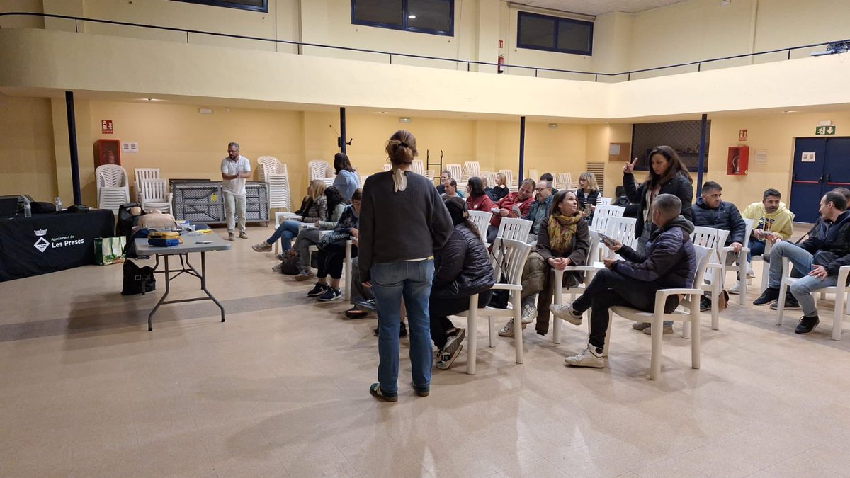 cefboscdetosca's tweet image. ❤️‍🩹 Taller sobre l&apos;ús del desfibril•lador

📌 Membres del club hi van participar aquest dimarts al vespre al Centre Cultural de Les Preses

#BDT1978 #SomhiGrocs