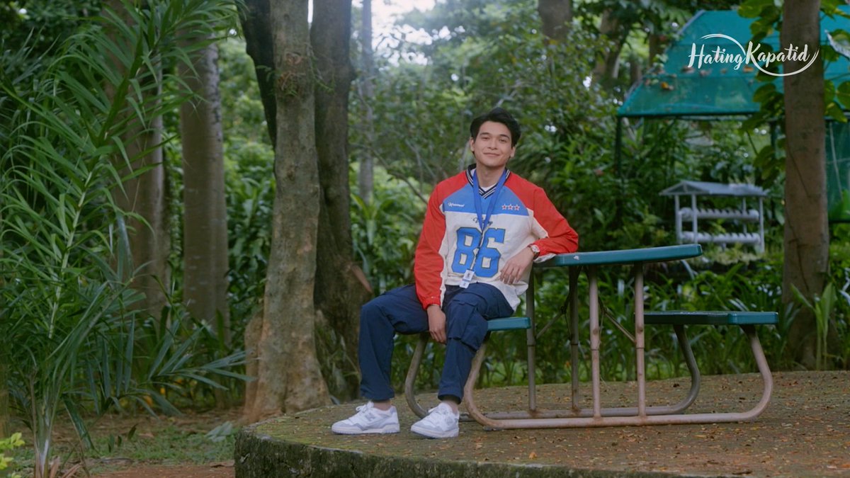 GMADrama's tweet image. Huyy bakit may pa-gfit kay Belle, Wesley? 🤭💕

#HatingKapatid | Weekdays, 2:30 PM
#HKPamana