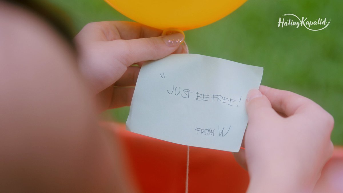 GMADrama's tweet image. Huyy bakit may pa-gfit kay Belle, Wesley? 🤭💕

#HatingKapatid | Weekdays, 2:30 PM
#HKPamana