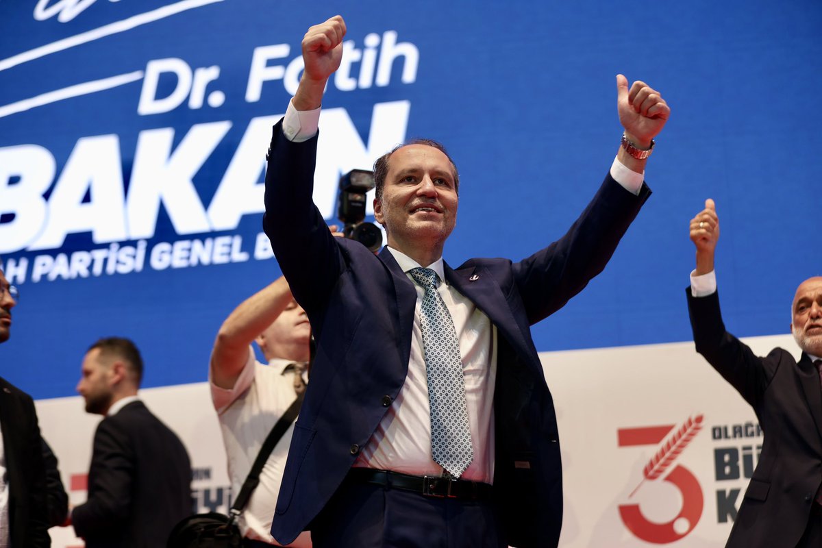 rprefahpartisi's tweet photo. Milletimizin muhteşem desteğiyle yeni bir dönemin kapılarını açtık. 

Haydi Türkiye, İş Başa Düştü! 🇹🇷 https://t.co/ePkOP80ryh