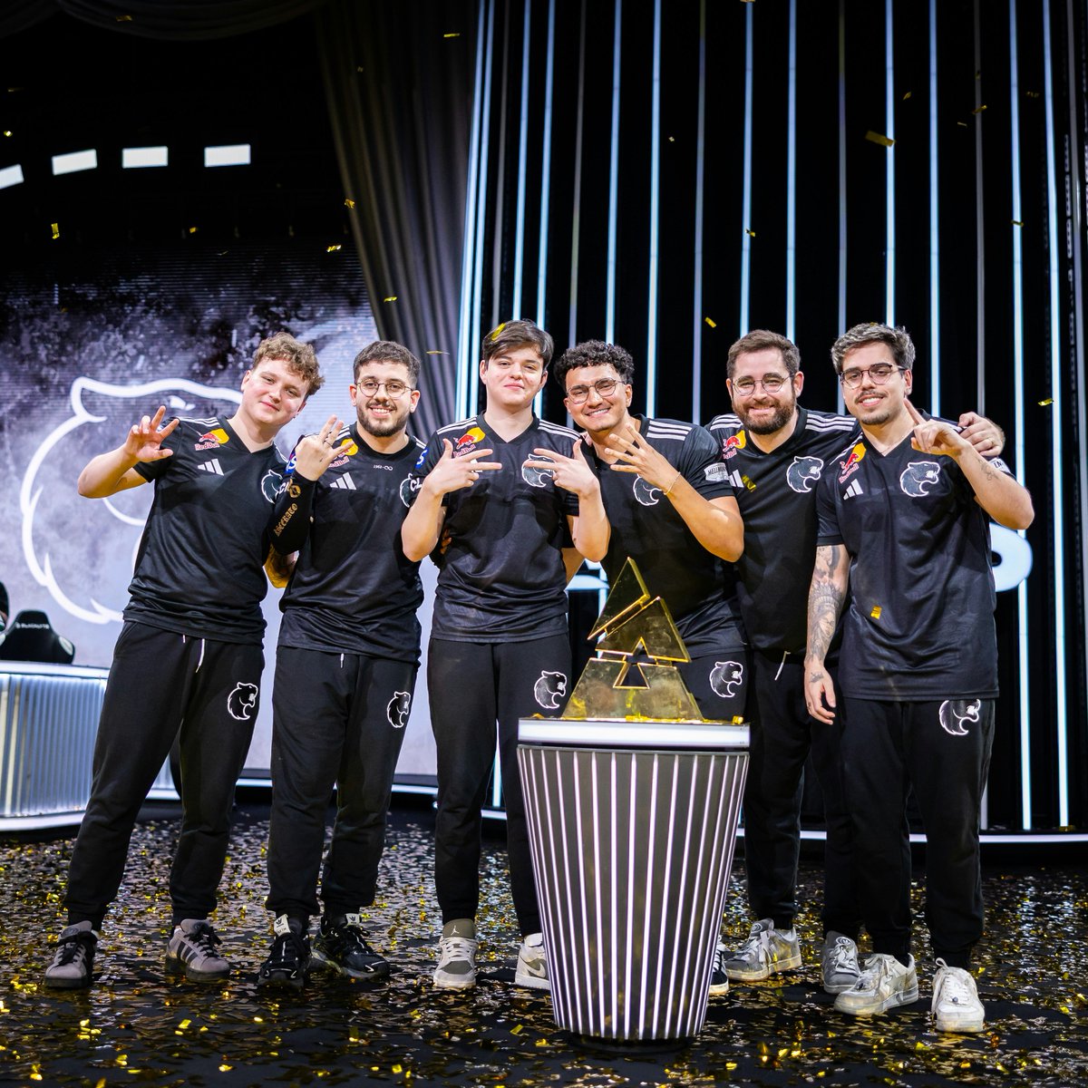 HLTVawards's tweet image. 2025 Big Event winners so far:

@FURIA: 🏆🏆🏆
@TeamVitalityCS: 🏆🏆🏆🏆🏆🏆🏆🏆
@Team__Spirit: 🏆🏆🏆🏆
@G2CSGO: 🏆
@1mongolz: 🏆
@mousesports: 🏆
@FalconsEsport: 🏆

Only one trophy left to win in 2025 - who's going to win the major? 👀