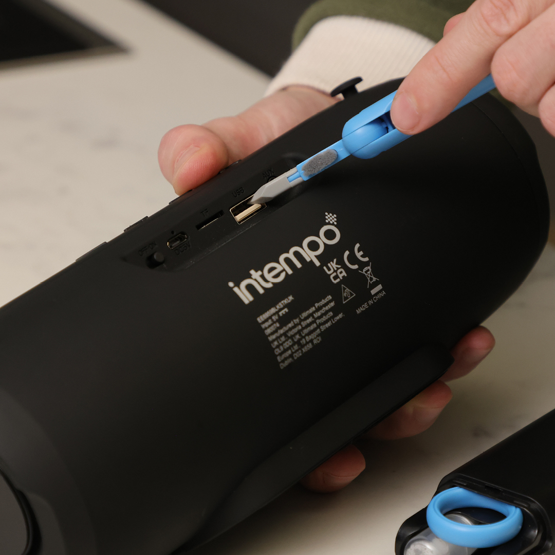 MustHaveIdeasUK's tweet image. Keep your devices spotless with Tech Mate! ✨📱💻

7 unique tools to remove dust, dirt, and grime without scratching! 🙌

✔️ Smudge-free, crystal-clear screens
✔️ Works on ALL devices
✔️ Compact &amp;amp; easy to store 🧳

Keep your gadgets sparkling clean! 💫