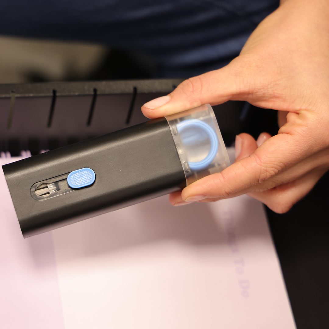 MustHaveIdeasUK's tweet image. Keep your devices spotless with Tech Mate! ✨📱💻

7 unique tools to remove dust, dirt, and grime without scratching! 🙌

✔️ Smudge-free, crystal-clear screens
✔️ Works on ALL devices
✔️ Compact &amp;amp; easy to store 🧳

Keep your gadgets sparkling clean! 💫