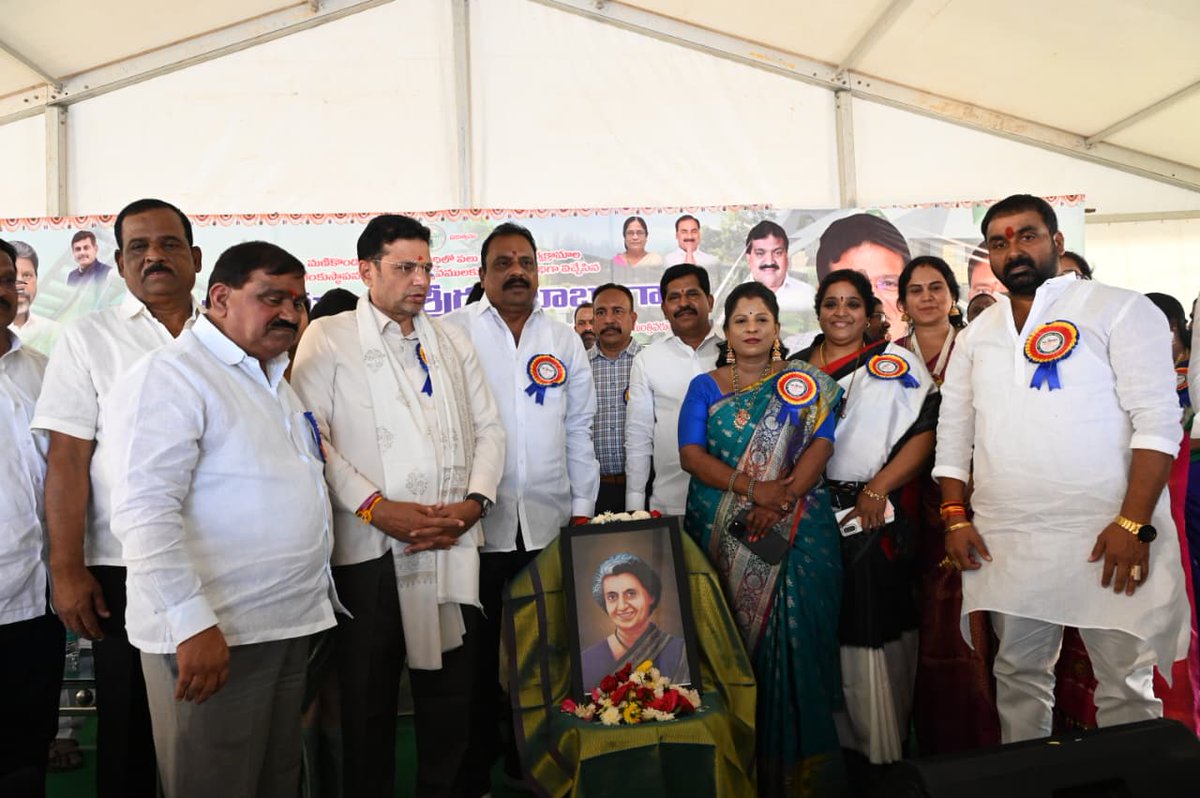 Drpmahendereddy's tweet image. అలాగే, భారతరత్న శ్రీమతి ఇందిరా గాంధీ జయంతి సందర్భంగా వారి చిత్రపటానికి నివాళులు అర్పించడం జరిగింది. (2/2)

#Manikonda #Development #IndiraGandhiJayanthi