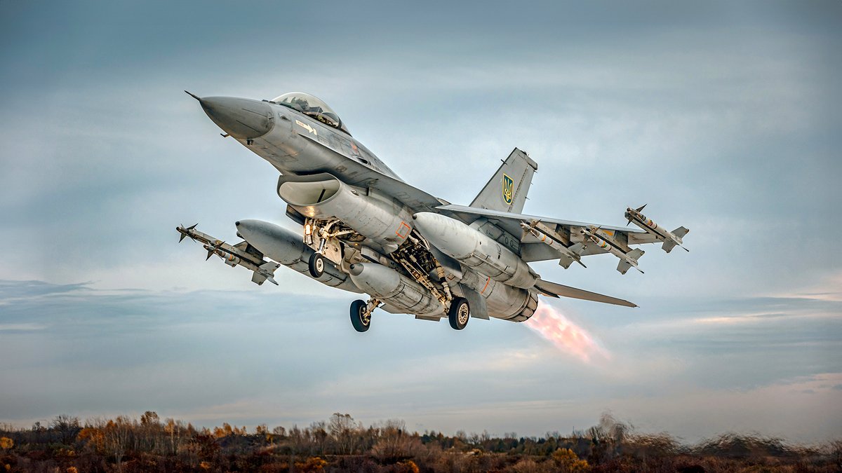 KpsZSU's tweet image. P.S. Please repost
⬇️
F-16 fighter jets appeared in Ukrainian skies in August 2024 — a historic milestone for our country and a major breakthrough in strengthening the Air Force’s aviation capabilities. After mastering the aircraft with remarkable speed, Ukrainian pilots turned…