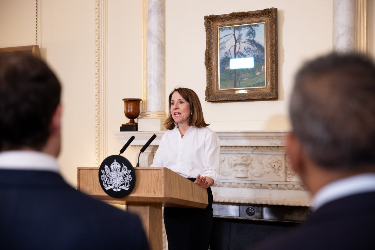 SciTechgovuk's tweet image. This London Life Sciences Week we welcomed leading voices to @10DowningStreet with @leicesterliz.

We also announced plans to drive growth, including £74 million for innovative projects such as medicine-producing robots and cancer therapies made from recycled nuclear fuel 🤖⚛️