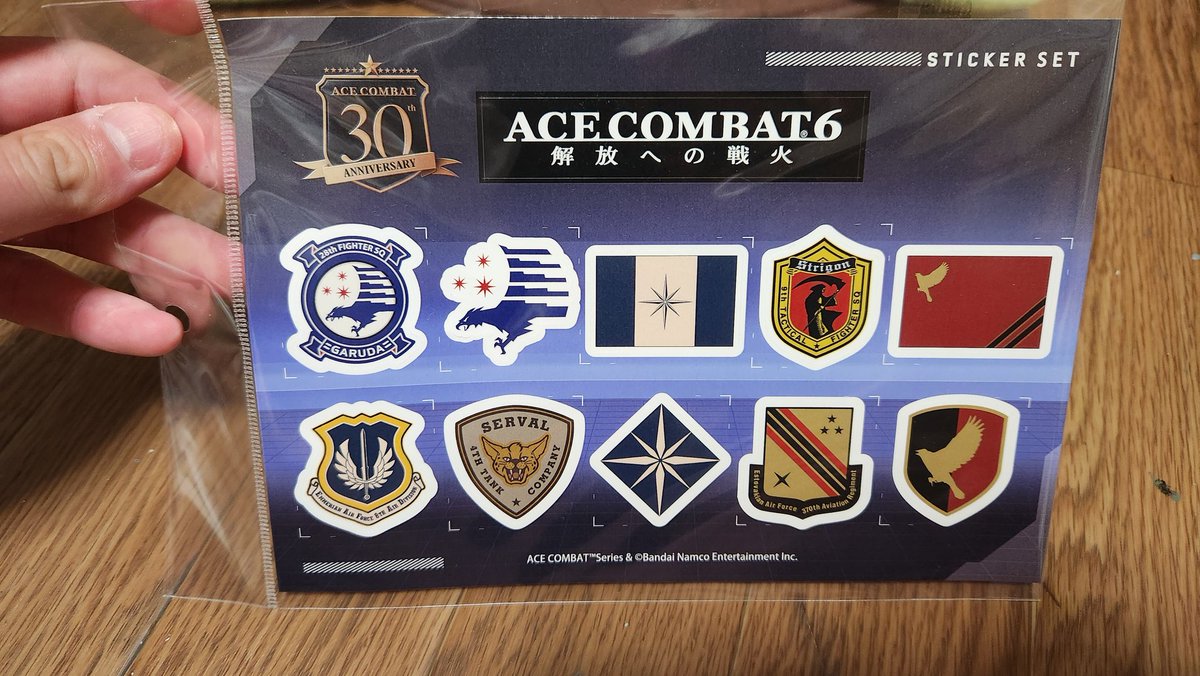 Dynastes_B's tweet image. エスコンポップアップショップで買った物の整理してたんだけど、ACE7のステッカーセット買えなかったのが若干心残り(-ω-;)

残ってたのが1～3と6だけだったというね。