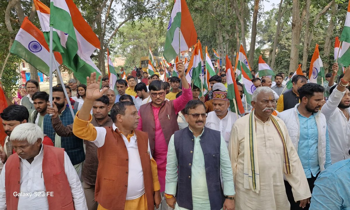 DrDharmendraBJP's tweet photo. गोरखपुर जनपद के खजनी विधानसभा मे लोकप्रिय विधायक श्रीराम चौहान जी व विधानसभा के सभी तपस्वी कार्यकर्ताओं के बेहतरीन संयोजन में लौह पुरुष,सरदार वल्लभ भाई पटेल जी की 150 वीं जयंती के उपलक्ष्य में आयोजित ‘एकता यात्रा’ कार्यक्रम में बतौर मुख्यअतिथि सम्मिलित हुआ। https://t.co/zYq3LOK2RP
