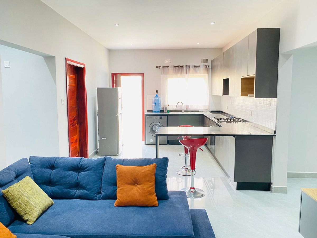 ✨ Modern &amp; Secure 2-Bedroom Apartments for Rent | Ngwerere (Right on the Tarred Road)

Experience comfort, style, and convenience in these contemporary 2-bedroom apartments located right along Ngwerere Tarred Road. Ideal for discerning professionals or a small family, these