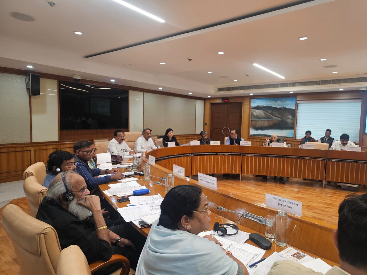 PCMohanMP's tweet image. Chaired the meeting of the Standing Committee on Social Justice and Empowerment to examine oral evidence presented by the Ministry of Tribal Affairs and TRIFED on the subject ‘Review of the Functioning of the Tribal Cooperative Marketing Development Federation of India Ltd’.