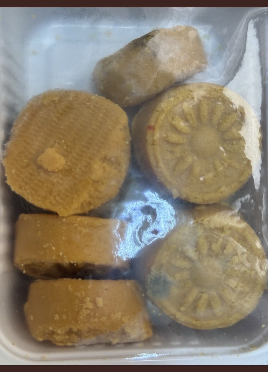 jhimmat24's tweet photo. @dealztrendz Diwali  ka  bachha hua mal hai fungus hai @SwiggyInstamart @Lalsweets https://t.co/hDiqEZxkMj