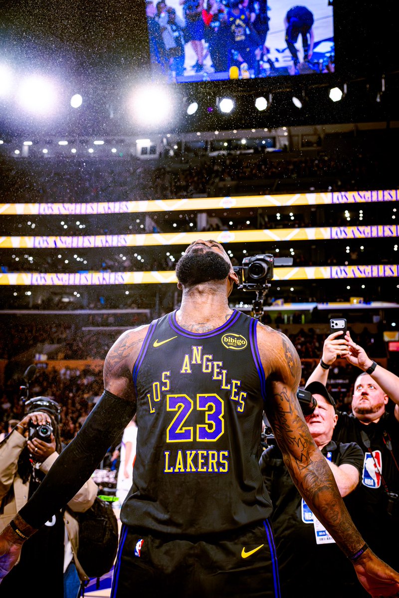 cryptocomarena's tweet image. 23 looks good on you @KingJames 🤩💜

LeBron James returned to the court for his 23rd season and the Lakers took the W. 

📸 @ariel_goldberg_ / Crypto.com Arena Photos