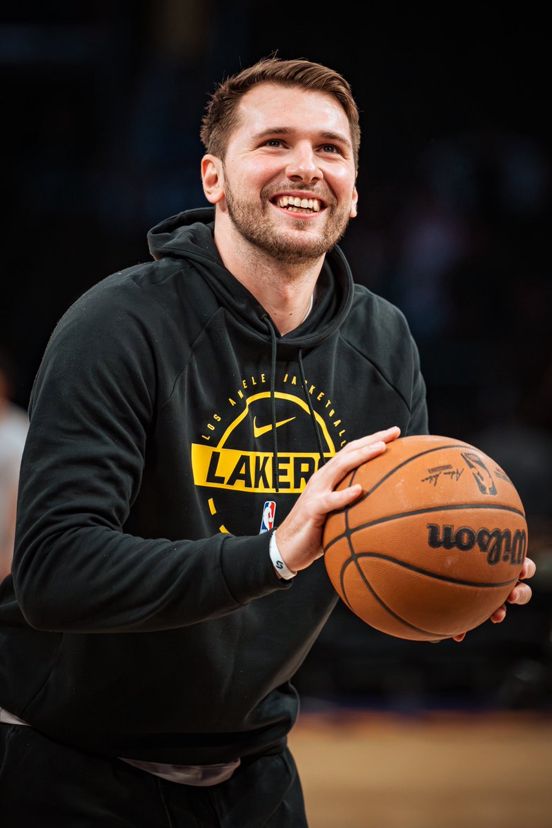 cryptocomarena's tweet image. 23 looks good on you @KingJames 🤩💜

LeBron James returned to the court for his 23rd season and the Lakers took the W. 

📸 @ariel_goldberg_ / Crypto.com Arena Photos