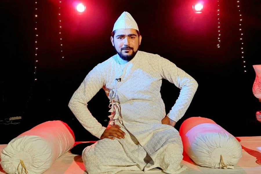 AssamAwaz's tweet image. CHANGEMAKER || শ্ৰোতাক মুগ্ধ কৰি গল্পৰে ইতিহাসক জীৱন্ত কৰা শিল্পী চৈয়দ ছাহিল আঘা

Read: assam.awazthevoice.in/changemaker-ne…

#SyedsahilAgha #Storytelling #Delhi #DelhiMuslims #changemakers #indianfolkart #folkculture #stageperformance @delhimuslims @StorySalesman @IIndianfolkart @AssamAwaz