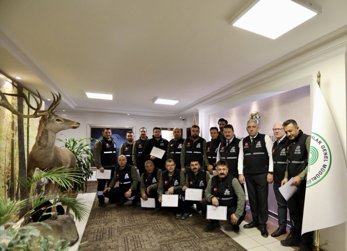 AFAD ile Enkazda Arama Kurtarma Eğitimi Tamamlandı.🚨

Genel Müdürlüğümüz ve AFAD Başkanlığı iş birliğiyle; Enkazda Arama ve Kurtarma Eğitimi başarıyla tamamlandı.

✅Eğitim sonunda katılımcı personellere sertifikaları Bölge Müdürümüz Gültekin AKSAN tarafından takdim edildi.