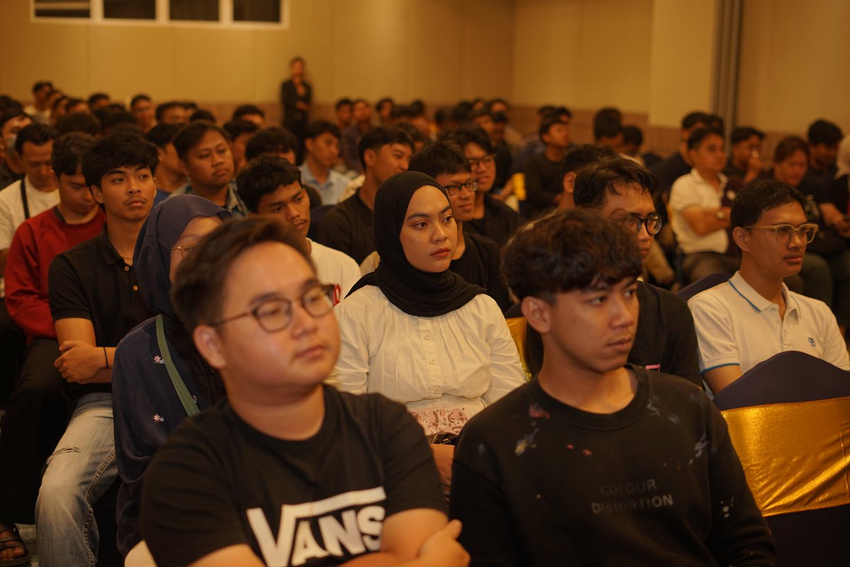 BitgetID's tweet image. Yogyakarta istimewa! 🤩

Terima kasih untuk 120 crypto enthusiasts yang sudah hadir dan meramaikan meetup seru yang di-host oleh #BitgetBuilder kita @Moving_03.

Antusiasmenya luar biasa, diskusinya dalam, dan networking-nya asyik! 🙌

Kota mana lagi yang harus didatangi…