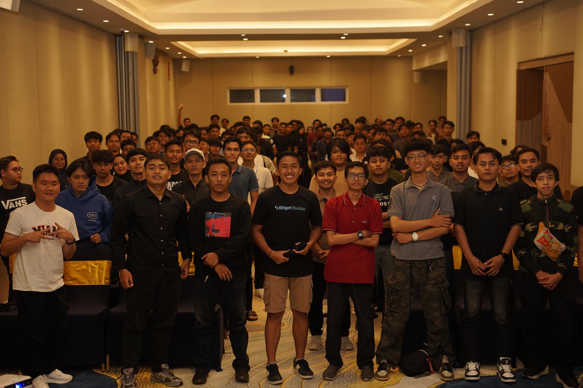 BitgetID's tweet image. Yogyakarta istimewa! 🤩

Terima kasih untuk 120 crypto enthusiasts yang sudah hadir dan meramaikan meetup seru yang di-host oleh #BitgetBuilder kita @Moving_03.

Antusiasmenya luar biasa, diskusinya dalam, dan networking-nya asyik! 🙌

Kota mana lagi yang harus didatangi…
