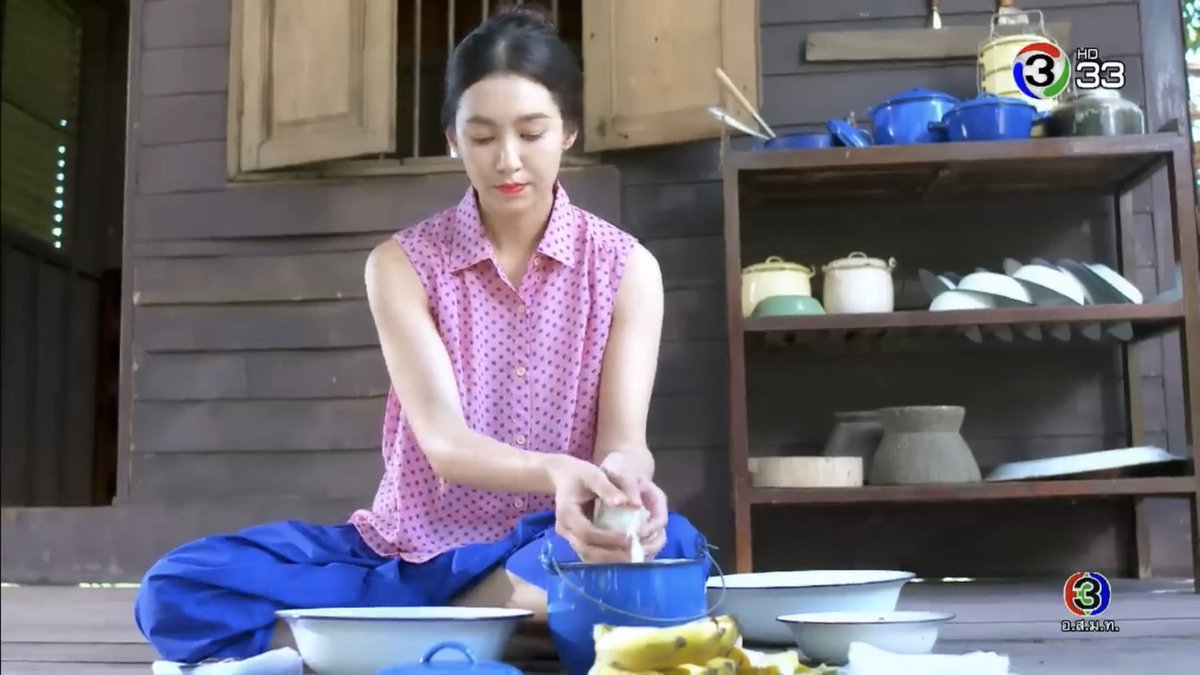 ถือว่านี่ขอได้มั้ย…ให้ #เบลล่าราณี รับบทเชฟสักทีเถอะ คนไทยเห็นเขาอยู่หน้าเตามาตั้งแต่สมัยอยุธยายันยุค60s ประสบการณ์ในครัวกว่าสามร้อยปี มาอยู่ยุคนี้ก็ควรได้รับบทเป็นเชฟมิชลินสาวชื่อดังแล้วป่ะ สานฝันฉันทีเถอะฉันชอบดูเบลล่าทำกับข้าวจริงๆนะ