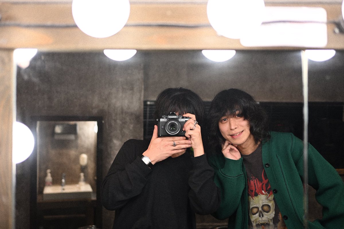 tsubasashishido's tweet photo. 大が撮ってくれた写真と、俺が撮ったサイトウ
この時代にゴリゴリのロックで、あんなに沢山フロアで、本気で遊んでくれる皆んなに会えた事が俺は本当に嬉しいよ。またああいう空間作ろうな◎
1/10名古屋、1/11大阪、1/18東京でワンマンやります。絶対遊びに来て下さい💪 https://t.co/Drkh4ACDYd